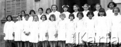 1954, Obera, Misiones, Argentyna.
Zakończenie roku szkolnego ciocie Rosa Ryś i Teresita Ryś.
Fot. NN, zbiory Asociación Polaca de Posadas, udostępniła Fabiana Śniechowski, reprodukcje cyfrowe w Bibliotece Polskiej im. Ignacego Domeyki w Buenos Aires (Biblioteca Polaca Ignacio Domeyko) i w Ośrodku KARTA w Warszawie 



