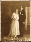 Lata 30., Apostoles, Misiones, Argentyna.
Fotografia ślubna Susany i Jose Wdowiak.
Fot. NN, zbiory Asociación Polaca de Posadas, udostępniła Fabiana Śniechowski, reprodukcje cyfrowe w Bibliotece Polskiej im. Ignacego Domeyki w Buenos Aires (Biblioteca Polaca Ignacio Domeyko) i w Ośrodku KARTA w Warszawie 



