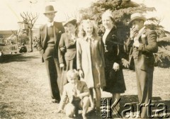 Lata 40., Apostoles, Misiones, Argentyna.
Rodzina Czajkowskich. 	
Fot. NN, zbiory Alberty Jaworski z Czajkowskich, reprodukcje cyfrowe w Bibliotece Polskiej im. Ignacego Domeyki w Buenos Aires (Biblioteca Polaca Ignacio Domeyko) i w Ośrodku KARTA w Warszawie 


