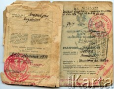 18.07.1929, Polska.
Strona paszportowa Franciszka Dobosza przybyłego do Argentyny w 1929 roku.
Fot. NN, zbiory Angela Dobosza, reprodukcje cyfrowe w Bibliotece Polskiej im. Ignacego Domeyki w Buenos Aires (Biblioteca Polaca Ignacio Domeyko) i w Ośrodku KARTA w Warszawie 
