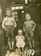 Lata 50., Azara, Misiones, Argentyna.
Luis Raczkowski (po prawej) i brat Gaspar.
Fot. NN, zbiory Józefy Raczkowski z d. Dwojak, kopie cyfrowe w Bibliotece Polskiej im. Ignacego Domeyki w Buenos Aires (Biblioteca Polaca Ignacio Domeyko) i w Ośrodku KARTA w Warszawie 
