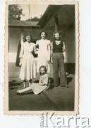 Lata 40., Azara, Misiones, Argentyna.
Siostry Raczkowskie.
Fot. NN, zbiory Józefy Raczkowski z d. Dwojak, kopie cyfrowe w Bibliotece Polskiej im. Ignacego Domeyki w Buenos Aires (Biblioteca Polaca Ignacio Domeyko) i w Ośrodku KARTA w Warszawie 

