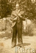 Lata 30., Tres Capones, Misiones, Argentyna.
Juan Dwojak.
Fot. NN, zbiory Józefy Raczkowski z d. Dwojak, kopie cyfrowe w Bibliotece Polskiej im. Ignacego Domeyki w Buenos Aires (Biblioteca Polaca Ignacio Domeyko) i w Ośrodku KARTA w Warszawie 

