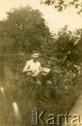 Lata 40., Tres Capones, Misiones, Argentyna.
Mężczyzna grający na harmonii.
Fot. NN, zbiory Józefy Raczkowski z d. Dwojak, kopie cyfrowe w Bibliotece Polskiej im. Ignacego Domeyki w Buenos Aires (Biblioteca Polaca Ignacio Domeyko) i w Ośrodku KARTA w Warszawie 



