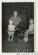 1971-1972, Apostoles, Misiones, Argentyna.
Urodziny Sereny Kołaczewski. Prababcia Paulina Sawicki. Zdjęcia wykonane w domu dziadków od strony ojca- Szeligowskich.
Fot. NN, zbiory Sereny Kolaczewski, reprodukcje cyfrowe w  Bibliotece Polskiej im. Ignacego Domeyki w Buenos Aires (Biblioteca Polaca Ignacio Domeyko) i w Ośrodku KARTA w Warszawie  
