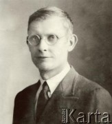 Lata 20., Cachuera, Misiones, Argentyna.
Juan Szychowski (1890-1960) - założyciel Amandy, przedsiębiorstwa produkującego yerba mate i ryż.
Fot. NN, zbiory rodziny Szychowskich, reprodukcje cyfrowe w Bibliotece Polskiej im. Ignacego Domeyki w Buenos Aires (Biblioteca Polaca Ignacio Domeyko) i w Ośrodku KARTA w Warszawie 

