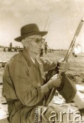 Lata 50., Cachuera, Misiones, Argentyna.
Juan Szychowski (1890-1960) - założyciel Amandy, przedsiębiorstwa produkującego yerba mate i ryż.
Fot. NN, zbiory rodziny Szychowskich, reprodukcje cyfrowe w Bibliotece Polskiej im. Ignacego Domeyki w Buenos Aires (Biblioteca Polaca Ignacio Domeyko) i w Ośrodku KARTA w Warszawie 
