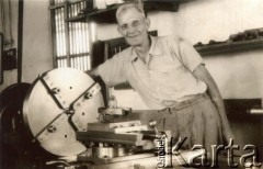 Lata 50., Cachuera, Misiones, Argentyna.
Juan Szychowski (1890-1960) - założyciel Amandy, przedsiębiorstwa produkującego yerba mate i ryż.
Fot. NN, zbiory rodziny Szychowskich, reprodukcje cyfrowe w Bibliotece Polskiej im. Ignacego Domeyki w Buenos Aires (Biblioteca Polaca Ignacio Domeyko) i w Ośrodku KARTA w Warszawie 
