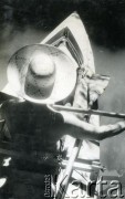 Lata 50., Cachuera, Misiones, Argentyna.
Juan Szychowski (1890-1960) - założyciel Amandy, przedsiębiorstwa produkującego yerba mate i ryż.
Fot. NN, zbiory rodziny Szychowskich, reprodukcje cyfrowe w Bibliotece Polskiej im. Ignacego Domeyki w Buenos Aires (Biblioteca Polaca Ignacio Domeyko) i w Ośrodku KARTA w Warszawie 

