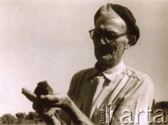Lata 50., Cachuera, Misiones, Argentyna.
Juan Szychowski (1890-1960) - założyciel Amandy, przedsiębiorstwa produkującego yerba mate i ryż.
Fot. NN, zbiory rodziny Szychowskich, reprodukcje cyfrowe w Bibliotece Polskiej im. Ignacego Domeyki w Buenos Aires (Biblioteca Polaca Ignacio Domeyko) i w Ośrodku KARTA w Warszawie 
