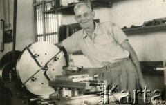Lata 50., Cachuera, Misiones, Argentyna.
Juan Szychowski (1890-1960) - założyciel Amandy, przedsiębiorstwa produkującego yerba mate i ryż.
Fot. NN, zbiory rodziny Szychowskich, reprodukcje cyfrowe w Bibliotece Polskiej im. Ignacego Domeyki w Buenos Aires (Biblioteca Polaca Ignacio Domeyko) i w Ośrodku KARTA w Warszawie 
