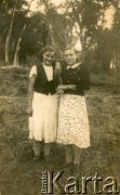 Lata 40., Gobernador Lanusse, Argentyna.
Maria Konert z d. Parnak z koleżanką.
Fot. NN, udostępniła Maria Konert, reprodukcje cyfrowe w Bibliotece Polskiej im. Ignacego Domeyki w Buenos Aires (Biblioteca Polaca Ignacio Domeyko) i w Ośrodku KARTA w Warszawie 



