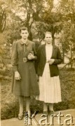 Lata 40., Gobernador Lanusse, Misiones, Argentyna.
Helena Sawicki de Jeleń z matką.
Fot. NN, zbiory Heleny Sawicki, reprodukcje cyfrowe w Bibliotece Polskiej im. Ignacego Domeyki w Buenos Aires (Biblioteca Polaca Ignacio Domeyko) i w Ośrodku KARTA w Warszawie 
