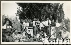 Lata 60., Kilometro 9 (Astra), Comodoro Rivadavia, prowincja Chubut, Argentyna.
Piknik rodziny Zacharków.
Fot. NN, zbiory Adeli Kozlowski i Eugeniusza Zacharko, reprodukcje cyfrowe w Bibliotece Polskiej im. Ignacego Domeyki w Buenos Aires (Biblioteca Polaca Ignacio Domeyko) i w Ośrodku KARTA w Warszawie.
