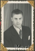 1932-1933, Comodoro Rivadavia, prowincja Chubut, Argentyna.
Brat Adeli Kozłowski - Jose Roberto Kozłowski.
Fot. NN, zbiory Adeli Kozlowski i Eugeniusza Zacharko, reprodukcje cyfrowe w Bibliotece Polskiej im. Ignacego Domeyki w Buenos Aires (Biblioteca Polaca Ignacio Domeyko) i w Ośrodku KARTA w Warszawie.
