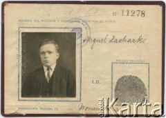 1930, Posadas, prowincja Misiones Argentyna.
Dowód osobisty Michała Zacharki.
Fot. NN, zbiory Adeli Kozlowski i Eugeniusza Zacharko, reprodukcje cyfrowe w Bibliotece Polskiej im. Ignacego Domeyki w Buenos Aires (Biblioteca Polaca Ignacio Domeyko) i w Ośrodku KARTA w Warszawie.
