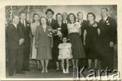 11.11.1951, Comodoro Rivadavia, prowincja Chubut, Argentyna.
Święto Niepodległości w Domu Polskim. Siostra Ireny Milek (trzecia od lewej w marynarce), Zofia Socha (druga z prawej).
Fot. NN, zbiory Ireny Milek, reprodukcje cyfrowe w Bibliotece Polskiej im. Ignacego Domeyki w Buenos Aires (Biblioteca Polaca Ignacio Domeyko) i w Ośrodku KARTA w Warszawie.