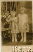 Lata 20., Argentyna.
Dzieci.
Fot. NN, zbiory Enrique Koprowskiego, reprodukcje cyfrowe w Bibliotece Polskiej im. Ignacego Domeyki w Buenos Aires (Biblioteca Polaca Ignacio Domeyko) i w Ośrodku KARTA w Warszawie.