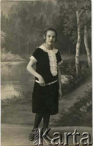 Lata 30., Comodoro Rivadavia, prowincja Chubut, Argentyna.
Janina Krajewska - siostra Marianny Koprowski.
Fot. NN, zbiory Enrique Koprowskiego, reprodukcje cyfrowe w Bibliotece Polskiej im. Ignacego Domeyki w Buenos Aires (Biblioteca Polaca Ignacio Domeyko) i w Ośrodku KARTA w Warszawie.