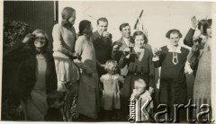 Lata 30., Comodoro Rivadavia, prowincja Chubut, Argentyna.
Spotkanie rodzinne.
Fot. NN, zbiory Enrique Koprowskiego, reprodukcje cyfrowe w Bibliotece Polskiej im. Ignacego Domeyki w Buenos Aires (Biblioteca Polaca Ignacio Domeyko) i w Ośrodku KARTA w Warszawie.