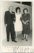 1963, Mar de Plata, Argentyna.
Jose i Josefa Szymanski z wnuczką Martą.
Fot. NN, zbiory Roberto Carlosa Szymanskiego, reprodukcje cyfrowe w  Bibliotece Polskiej im. Ignacego Domeyki w Buenos Aires (Biblioteca Polaca Ignacio Domeyko) i w Ośrodku KARTA w Warszawie
