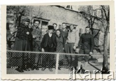 19.02.1941, Trachselwald, Szwajcaria.
Internowani Polacy. Ludwik Figna (pierwszy z prawej).
Fot. NN, zbiory Juana Ludvica Figny, reprodukcje cyfrowe w Bibliotece Polskiej im. Ignacego Domeyki w Buenos Aires (Biblioteca Polaca Ignacio Domeyko) i w Ośrodku KARTA w Warszawie.