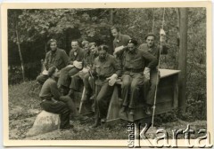 9.09.1941, Winterthur, Szwajcaria.
Internowani żołnierze podczas pracy. Ludwik Figna (czwarty z lewej).
Fot. NN, zbiory Juana Ludvica Figny, reprodukcje cyfrowe w Bibliotece Polskiej im. Ignacego Domeyki w Buenos Aires (Biblioteca Polaca Ignacio Domeyko) i w Ośrodku KARTA w Warszawie.