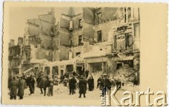 1941, Warszawa, Polska.
Stare Miasto.
Fot. NN, zbiory Juana Ludvica Figny, reprodukcje cyfrowe w Bibliotece Polskiej im. Ignacego Domeyki w Buenos Aires (Biblioteca Polaca Ignacio Domeyko) i w Ośrodku KARTA w Warszawie.