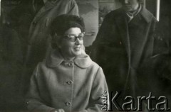1965 lub 1966, Polska.
Krystyna Mickiewicz z domu Burhardt - matka Moniki Mickiewicz.
Fot. NN, zbiory Moniki Mickiewicz, reprodukcje cyfrowe w Bibliotece Polskiej im. Ignacego Domeyki w Buenos Aires (Biblioteca Polaca Ignacio Domeyko) i w Ośrodku KARTA w Warszawie.