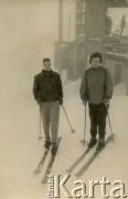 1965, Bariloche, prowincja Rio Negro, Argentyna.
Krystyna Mickiewicz z domu Burhardt (z lewej) i jej córka Elżbieta Mickiewicz.
Fot. NN, Zbiory Moniki Mickiewicz, reprodukcje cyfrowe w Bibliotece Polskiej im. Ignacego Domeyki w Buenos Aires (Biblioteca Polaca Ignacio Domeyko) i w Ośrodku KARTA w Warszawie.