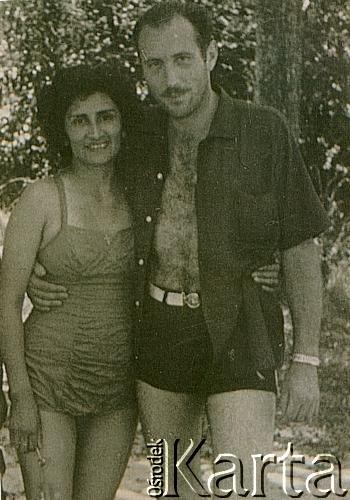 Około 1963, Buenos Aires, Argentyna.
Lina i Andres Józwicki.
Fot. NN, zbiory Andresa Jozwickiego, reprodukcje cyfrowe w Bibliotece Polskiej im. Ignacego Domeyki w Buenos Aires (Biblioteca Polaca Ignacio Domeyko) i w Ośrodku KARTA w Warszawie.
