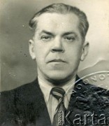 15.10.1946, Londyn, Wielka Brytania.
Zdjęcie paszportowe Stanisława Jóźwickiego.
Fot. NN, zbiory Andresa Jozwickiego, reprodukcje cyfrowe w Bibliotece Polskiej im. Ignacego Domeyki w Buenos Aires (Biblioteca Polaca Ignacio Domeyko) i w Ośrodku KARTA w Warszawie.