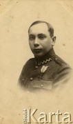 18.04.1922, Gostynin, Polska.
Żołnierz Wojska Polskiego. Oryginalny podpis: „Ostatnie zdjęcie w służbie wojskowej poświęcam Wujostwu, Janek”. 
Fot. NN, zbiory Reginy Gaski, reprodukcje cyfrowe w  Bibliotece Polskiej im. Ignacego Domeyki w Buenos Aires (Biblioteca Polaca Ignacio Domeyko) i w Ośrodku KARTA w Warszawie.
