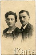 6.05.1920, Rypin, Polska.
Małżeństwo Goldberg - krewni rodziny Gąska.
Fot. M. Jędrzejewski, zbiory Reginy Gaski, reprodukcje cyfrowe w Bibliotece Polskiej im. Ignacego Domeyki w Buenos Aires (Biblioteca Polaca Ignacio Domeyko) i w Ośrodku KARTA w Warszawie.

