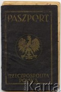 6.05.1935, Buczacz, Polska.
Paszport małżeństwa Józefa i Anastazji Herbutów oraz ich dzieci Katarzyny, Anieli i Władysława. Rodzina do 1935 r. mieszkała w Baryszu. Dokument został wystawiony przed ich wyjazdem do prowincji Chaco w Argentynie.
Fot. NN, zbiory Władysława Herbuta, reprodukcje cyfrowe w Bibliotece Polskiej im. Ignacego Domeyki w Buenos Aires (Biblioteca Polaca Ignacio Domeyko) i w Ośrodku KARTA w Warszawie.