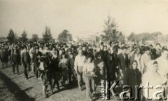 Brak daty, Coronel du Graty, prowincja Chaco, Argentyna.
Procesja. Na zdjęciu m.in. rodzina Ryczakowskich.
Fot. NN, zbiory Władysława Herbuta, reprodukcje cyfrowe w Bibliotece Polskiej im. Ignacego Domeyki w Buenos Aires (Biblioteca Polaca Ignacio Domeyko) i w Ośrodku KARTA w Warszawie.