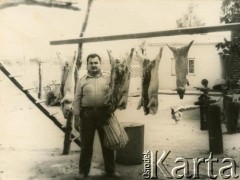 Lata 70. (?),Coronel du Graty, prowincja Chaco, Argentyna.
Władysław Herbut.
Fot. NN, zbiory Władysława Herbuta, reprodukcje cyfrowe w Bibliotece Polskiej im. Ignacego Domeyki w Buenos Aires (Biblioteca Polaca Ignacio Domeyko) i w Ośrodku KARTA w Warszawie.