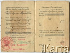 Paszport Edwarda Kuryłowicza (ur. 1921 r., w 1938 r. wyemigrował z rodziną do Argentyny). 
Fot. NN, zbiory Leokadii Kuryłowicz, reprodukcje cyfrowe w Bibliotece Polskiej im. Ignacego Domeyki w Buenos Aires (Biblioteca Polaca Ignacio Domeyko) i w Ośrodku KARTA w Warszawie.