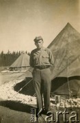 1940-1945, brak daty.
Wacław Bazyluk - żołnierz Polskich Sił Zbrojnych na Zachodzie, po wojnie weemigrował do Argentyny, gdzie zamieszkał w prowincji Chaco.
Fot. NN, zbiory Marii Kramarz, reprodukcje cyfrowe w Bibliotece Polskiej im. Ignacego Domeyki w Buenos Aires (Biblioteca Polaca Ignacio Domeyko) i w Ośrodku KARTA w Warszawie.