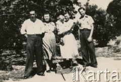 Lata 60., Coronel du Graty, prowincja Chaco, Argentyna.
Rodzina Bazyluków (w kolejności od lewej): Wacław Bazyluk, Waleria Bazyluk, Maria Bazyluk, Stefan Bazyluk.
Fot. NN, zbiory Marii Kramarz, reprodukcje cyfrowe w Bibliotece Polskiej im. Ignacego Domeyki w Buenos Aires (Biblioteca Polaca Ignacio Domeyko) i w Ośrodku KARTA w Warszawie.