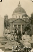 Brak daty, Corrientes, Argentyna.
Bronisław Kramarz z żoną Czesławą, Paulina Byk i nieznani Polacy.
Fot. NN, zbiory Marii Kramarz, reprodukcje cyfrowe w Bibliotece Polskiej im. Ignacego Domeyki w Buenos Aires (Biblioteca Polaca Ignacio Domeyko) i w Ośrodku KARTA w Warszawie.