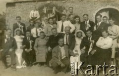 1954, prowincja Chaco, Argentyna. 
Ślub Marii Kramarz i Wacława Bazyluka oraz jej siostry Władysławy Kramarz. 
Fot. NN, zbiory Marii Kramarz, reprodukcje cyfrowe w Bibliotece Polskiej im. Ignacego Domeyki w Buenos Aires (Biblioteca Polaca Ignacio Domeyko) i w Ośrodku KARTA w Warszawie.