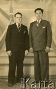 Brak daty, Buenos Aires, Argentyna.
Wacław Bazyluk z kolegą.
Fot. NN, zbiory Marii Kramarz, reprodukcje cyfrowe w Bibliotece Polskiej im. Ignacego Domeyki w Buenos Aires (Biblioteca Polaca Ignacio Domeyko) i w Ośrodku KARTA w Warszawie.