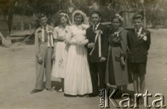 1954, prowincja Chaco, Argentyna. 
Ślub Władysławy Kramarz. 
Fot. NN, zbiory Marii Kramarz, reprodukcje cyfrowe w Bibliotece Polskiej im. Ignacego Domeyki w Buenos Aires (Biblioteca Polaca Ignacio Domeyko) i w Ośrodku KARTA w Warszawie.