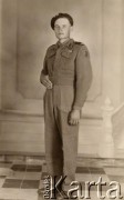 Lata 40. lub 50., Coronel du Graty, prowincja Chaco, Argentyna.
Bronisław Kramarz w polskim mundurze, który pożyczył od żołnierza, który walczył w czasie II wojny światowej. 
Fot. NN, zbiory Marii Kramarz, reprodukcje cyfrowe w Bibliotece Polskiej im. Ignacego Domeyki w Buenos Aires (Biblioteca Polaca Ignacio Domeyko) i w Ośrodku KARTA w Warszawie.