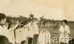 Lata 70., Coronel du Graty, prowincja Chaco, Argentyna.
Ramon - syn Stanisławy Wojtuń - w czasie ślubowania.
Fot. NN, zbiory Stanisława Wojtuń, reprodukcje cyfrowe w Bibliotece Polskiej im. Ignacego Domeyki w Buenos Aires (Biblioteca Polaca Ignacio Domeyko) i w Ośrodku KARTA w Warszawie.