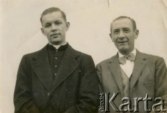 Brak daty, Coronel du Graty, prowincja Chaco. Argentyna.
Michał Wojtuń (1. z prawej) i ksiądz Józef Fredryk.
Fot. NN, zbiory Stanisława Wojtuń, reprodukcje cyfrowe w Bibliotece Polskiej im. Ignacego Domeyki w Buenos Aires (Biblioteca Polaca Ignacio Domeyko) i w Ośrodku KARTA w Warszawie.