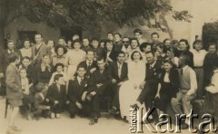 Lata 50., okolice Coronel du Graty, prowincja Chaco, Argentyna. 
Ślub Antoniny Oszust i Bronisława Kramarza. Wśród gości Andrzej Oszust, Seweryn Oszust, Sylwia Oszust.
Fot. NN, zbiory Marii Oszust i Wieńczysława Boczarów, reprodukcje cyfrowe w Bibliotece Polskiej im. Ignacego Domeyki w Buenos Aires (Biblioteca Polaca Ignacio Domeyko) i w Ośrodku KARTA w Warszawie.