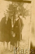 Brak daty, prowincja Chaco, Argentyna.
Albina Oszust, ciotka Marii Oszust.
Fot. NN, zbiory Marii Oszust i Wieńczysława Boczarów, reprodukcje cyfrowe w Bibliotece Polskiej im. Ignacego Domeyki w Buenos Aires (Biblioteca Polaca Ignacio Domeyko) i w Ośrodku KARTA w Warszawie.