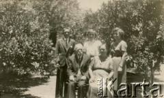 Lata 50, prowincja Chaco, Argentyna
Rodzina Ziembickich - rodzice Roman i Weronika, dzieci  Aleksander, Adela, Rozalia (z prawej). 
Fot. NN, zbiory Adeli, Rozalii i Aleksandra Ziembińskich, reprodukcje cyfrowe w Bibliotece Polskiej im. Ignacego Domeyki w Buenos Aires (Biblioteca Polaca Ignacio Domeyko) i w Ośrodku KARTA w Warszawie.
